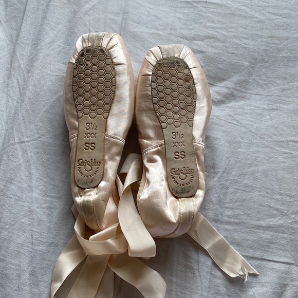 Pointe Shoe Package (shoes, gel pads, half cut tights) - Picture 3 of 10